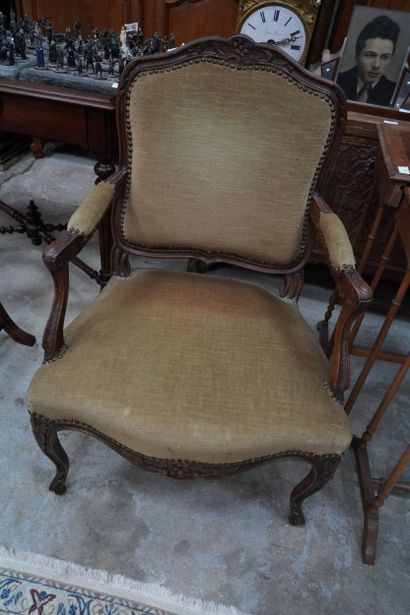 Fauteuil à la reine en bois naturel mouluré...