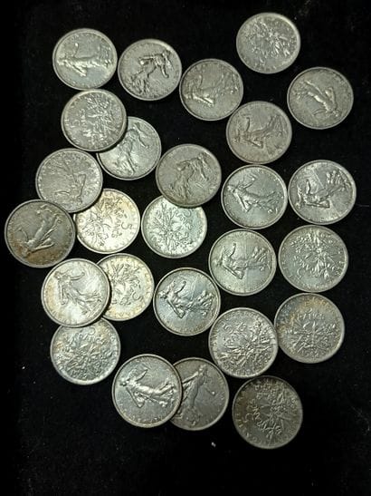 Réunion de pièces de 5 francs en argent.
Poids....