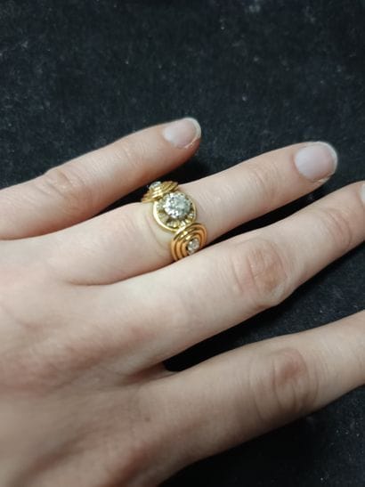 Bague en or jaune 18K sertie d'un diamant...