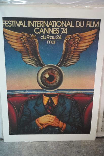 Réunion d'affiches, en l'état.