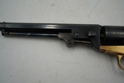 FAPPIETTA Navy modèle 1851
Revolver à poudre...