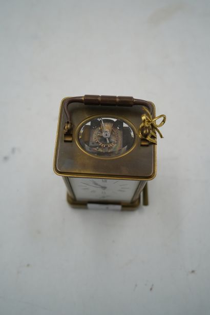 Pendulette d'officier en laiton.
Le cadran...