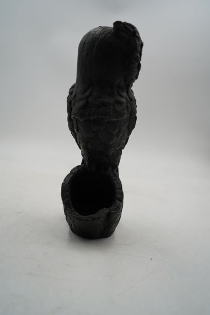 Vide poche en métal patiné épousant la forme...