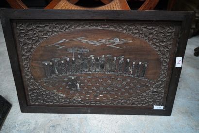 Panneau rectangulaire en bois gravé d'une...