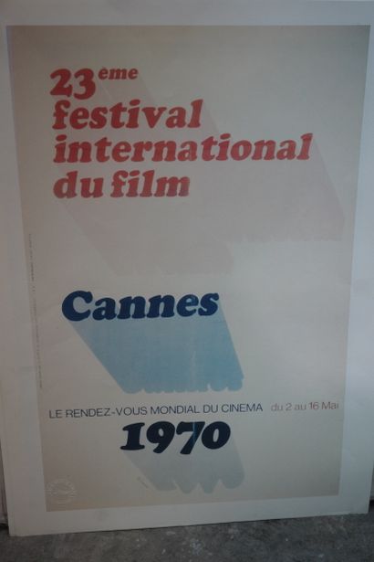 Réunion d'affiches, en l'état.