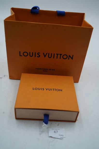 LOUIS VUITTON
Porte monnaie Compact Zippé
Avec...