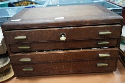 ERCUIS
Ménagère en métal argenté modèle Empire...