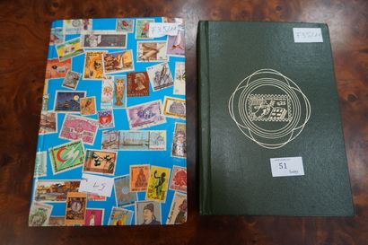 Réunion de six albums de timbres.
En l'é...