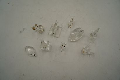 Réunion de 9 sujets en verre et cristal,...