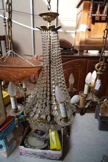 Lustre corbeille en métal doré et pampille,...