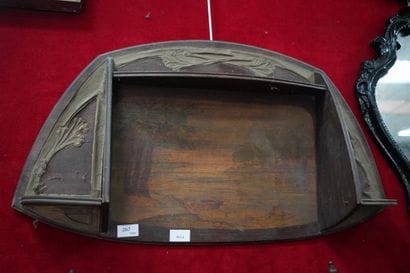 Etagère d'applique en bois marqueté à décor...