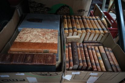 Réunion de volumes reliés divers.
Trois cartons,...