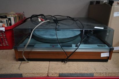 Réunion de CD divers.
On joint une platine...