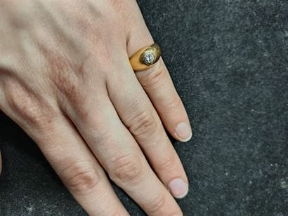 Bague jonc en or jaune 18k (750), sertie...