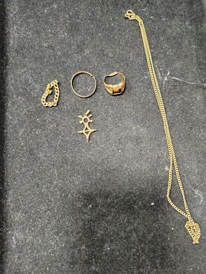 Bague chaîne en or jaune 18k (750).
Poids....