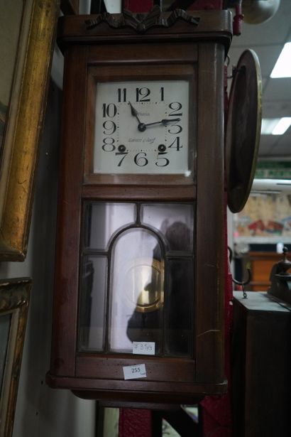 Carillon en bois, le cadran rectangulaire...