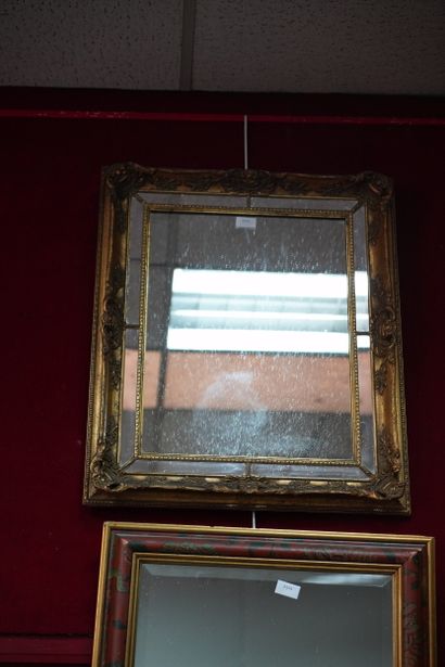 Deux miroirs rectangulaires, l'un à parcloses...