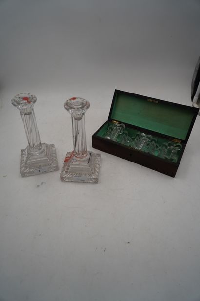 BACCARAT
Paire de flambeaux en cristal moulé,...