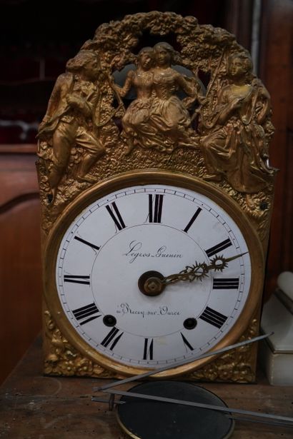 Pendule en placage d'onyx et deux pieds de...