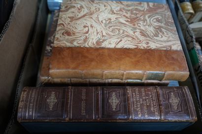 Réunion de volumes reliés divers.
Trois cartons,...
