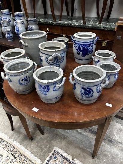 Réunion de 10 vases et jarres en grès d'Alsace...