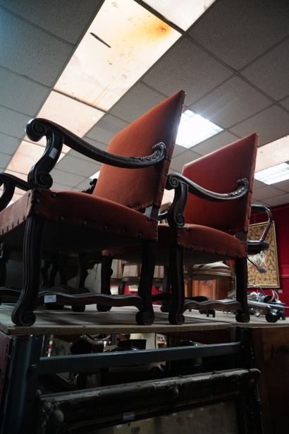 Paire de fauteuils à haut dossier en bois...