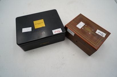 Réunion de bijoux fantaisie.
Six boites,...
