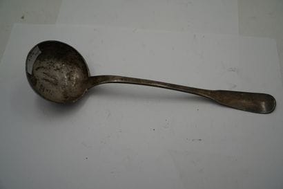 Louche en argent 950/°°, la spatule monogrammée...