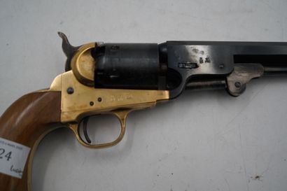 FAPPIETTA Navy modèle 1851
Revolver à poudre...