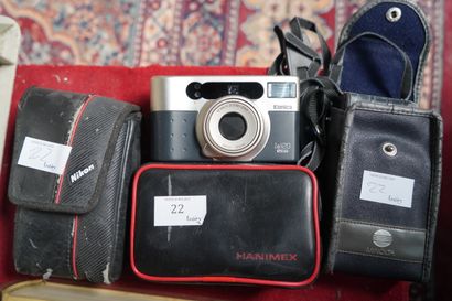 Ensemble d’anciens appareils photo et caméra...