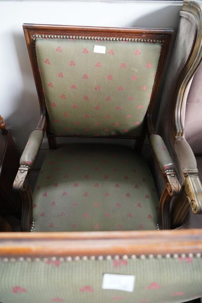 Paire de fauteuils en bois naturel, le dossier...