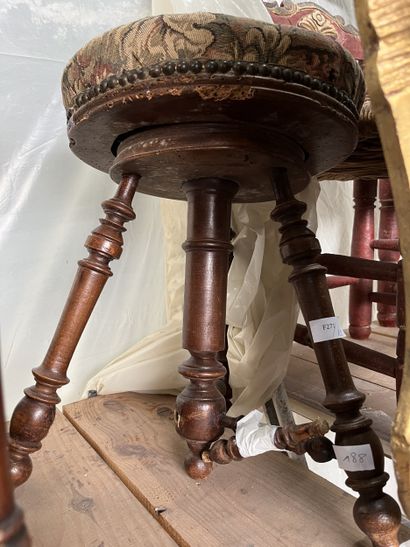 Ensemble : 
-	Table bout de canapé carré,...