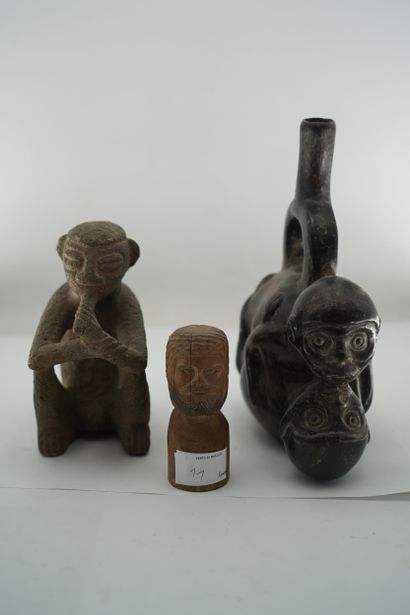 SOUVENIRS DE VOYAGE
Gourde à anse étrier...
