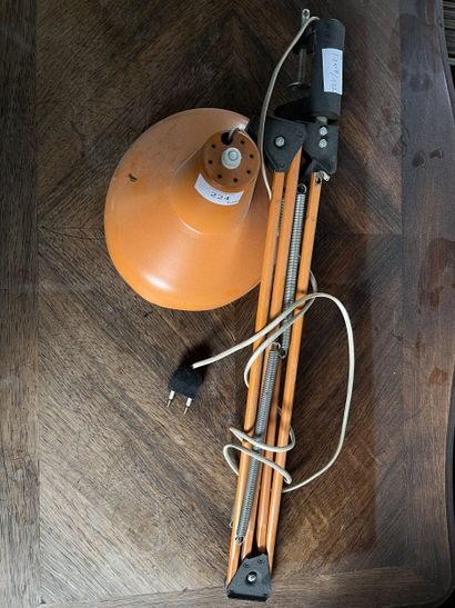 Lampe d'atelier articulée en métal laqué...