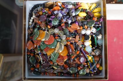 Importante réunion de bijoux fantaisie comprenant...