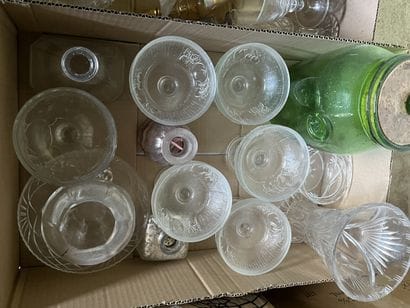 Ensemble de verres et cristaux gravés et...
