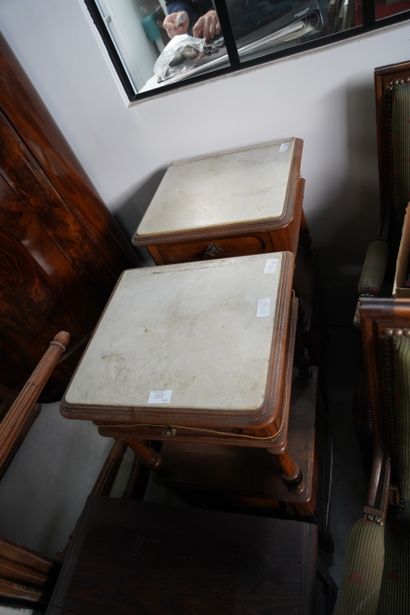 Paire de chevets en bois naturel ouvrant...