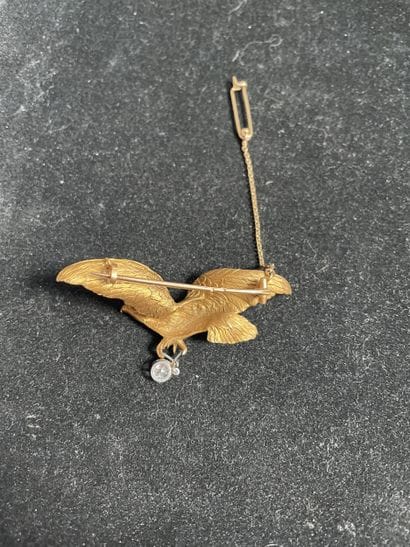 Broche en or jaune 18 K épousant la forme...