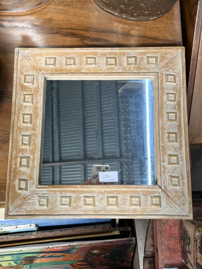Petit miroir rectangulaire en bois cérusé...