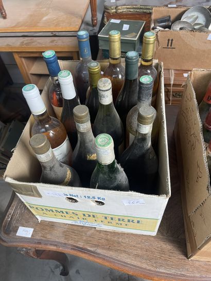 Réunion de bouteilles de vin dont Peillon...