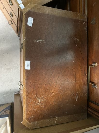 Deux petits meubles en bois à tiroirs, les...