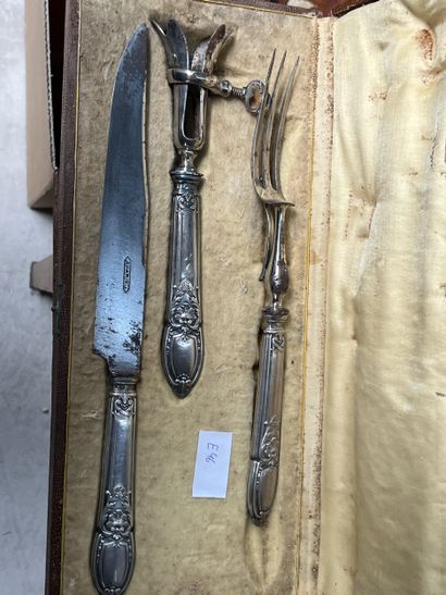 Réunion de couverts en métal argenté, modèles...