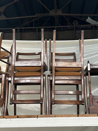Suite de quatre chaises en bois naturel à...