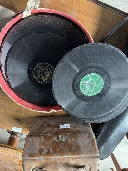 Réunion de disques vinyles : Line Renaud,...