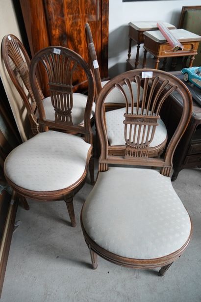 Suite de six chaises en bois naturel, le...