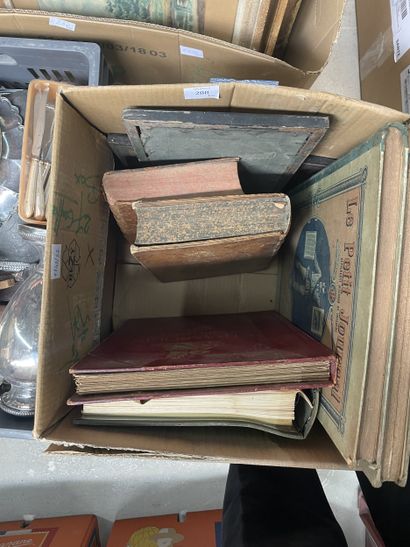 Réunion de livres dont : La Nouvelle Maison...