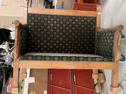 Banquette en bois naturel les supports d'accotoirs...