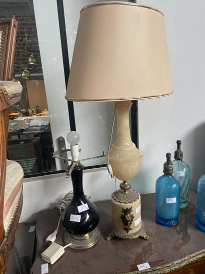 Deux pieds de lampe en céramique et pierre...
