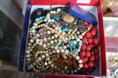 Réunion de bijoux fantaisie
En l'état