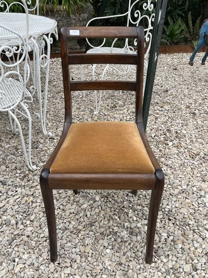 Suite de quatre chaises en bois naturel à...